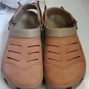 Mens crocs 9M